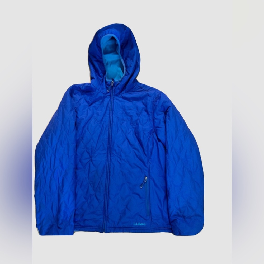 LLBEAN REVERSIBLE Women’s Blue Quilted Jacket with zip pockets on each side.
